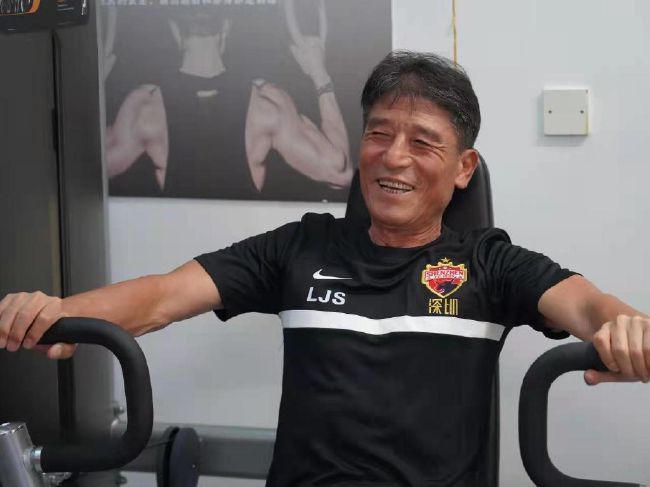 一边亲着一面膜的免费版